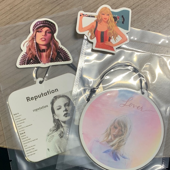 Taylor Swift The Eras Tour Poster Set with awesome Swag, charm, bracelet & more - Picture 7 of 11